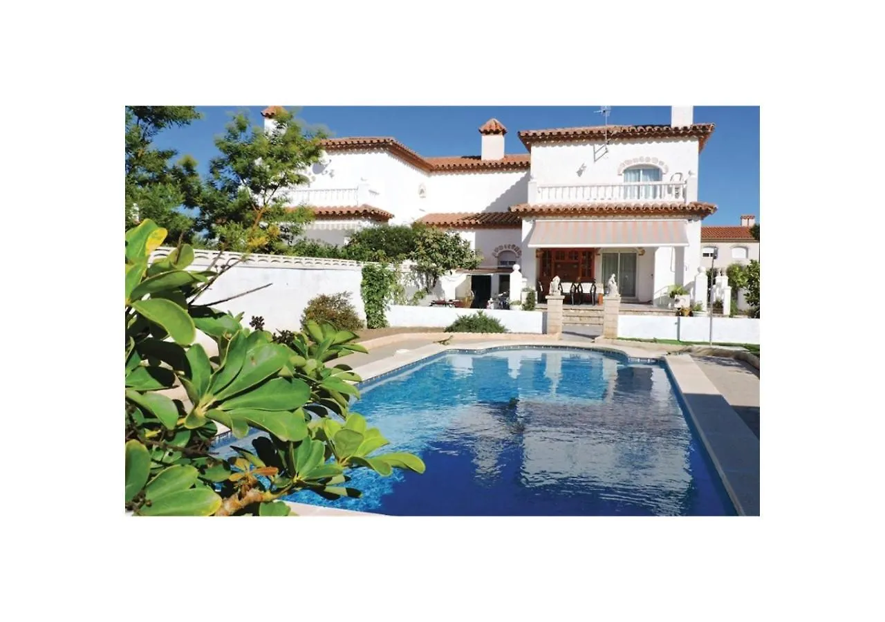 Preciosa Casa Con Piscina Al Lado De La Playa contacts